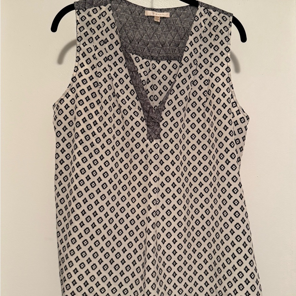Skies Are Blue White and Gray Sleeveless Blouse